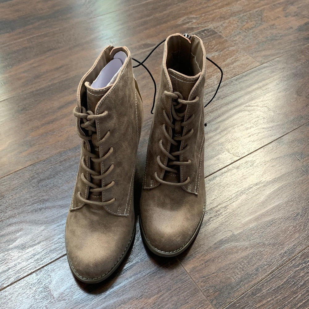 Womens size 7 Booties